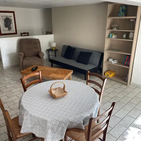 Logement R.d.c De Maison